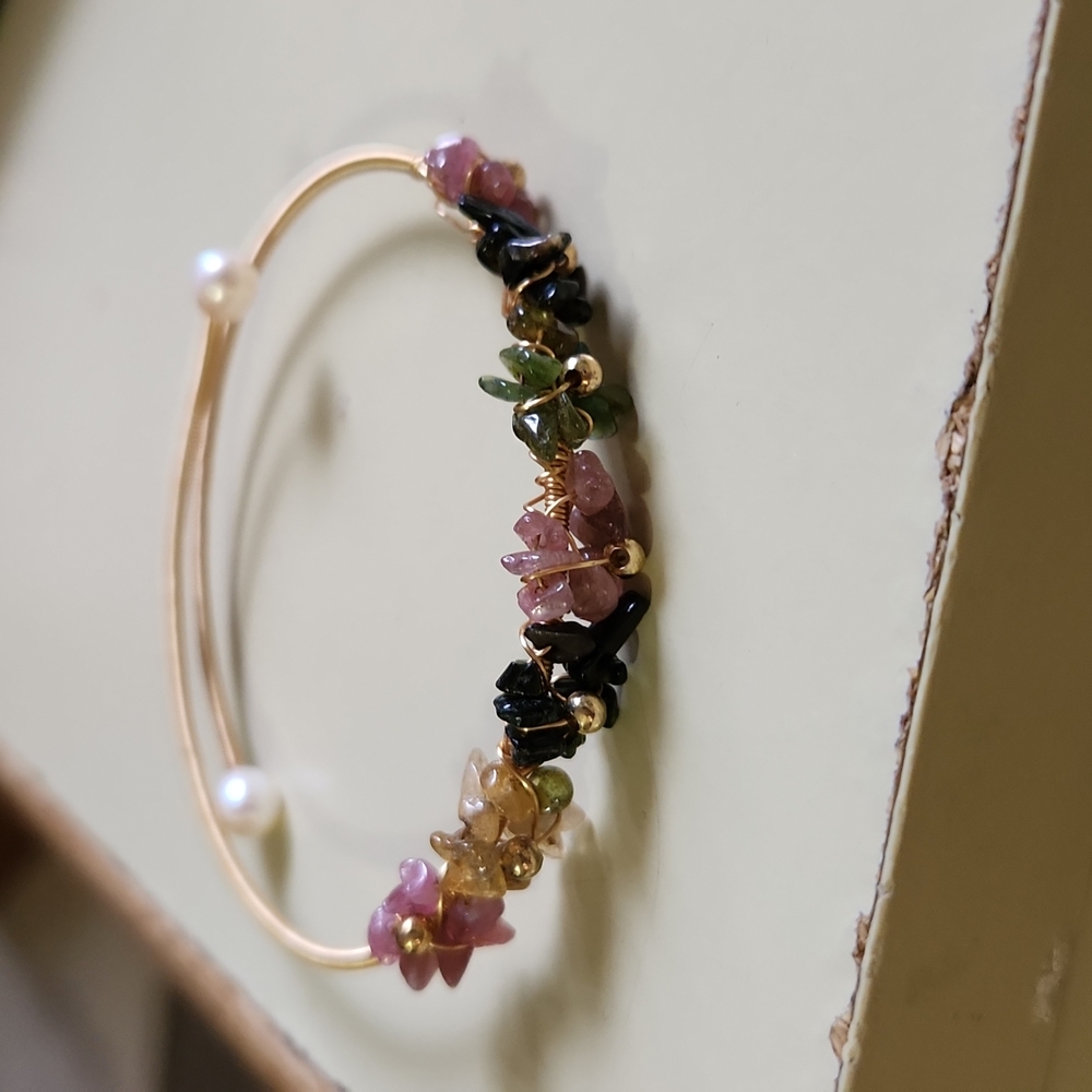 Beautiful expandable crystal bracelet